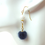 ☆ ネイビー ☆ ファー ボール ピアス / イヤリング