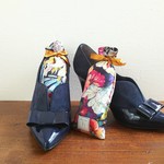 靴のお手入れさん（消臭調湿）　紺花柄