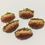 クロワッサンサンドのブローチ
