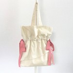ラッフルエアリーフレア 持ち手付き巾着プチバッグ アイボリーベージュ