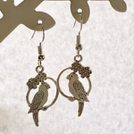 シルバーのオウムピアス