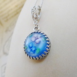 チェコ　 vintage satin floral moonglow glass cabochon ネックレス