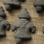 土偶ブローチ(遮光器土偶)：黒