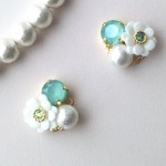 Flower　スワロフスキーミントグリーンとシャイニーパールのイヤリング・ピアス・ノンホールピアス　ビジュー