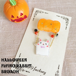 空飛ぶハロウィンうさぎブローチ