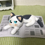 邪魔する猫  粘土細工の置物［インテリア］