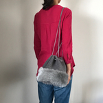 《05190928様専用ページ》【送料無料】ファー付き巾着ショルダーバッグ gray×gray