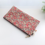 LIBERTY　Betsy　ベッツィ　きらめきレッド　ビニコの中布・内ポケット・カードポケット付きポーチ　◆通帳ポーチ、お財布にも