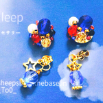 トリコロールのビジューピアス