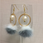 ミンクファーとコットンパール風の大ぶりピアス