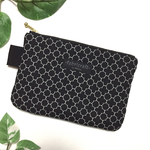 小さな四つ葉/モロッカン柄/フラットポーチ/ブラック