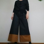 炭黒とカラシ異素材ブーツに似合いそうな大人のワイドパンツウエストゴム