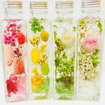 1本販売 四角のボトルのハーバリウム   花々