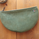 牛革の半円ポーチ　-オリーブリーフグリーン-　1194