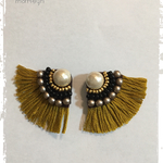 コットンパール刺繍フリンジピアス イヤリングマスタード