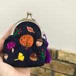 秋を詰め込んだ刺繍ミニがま口ポーチ♪〔デニム〕