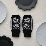 【amicomade5525さまリクエスト品】手編みの指なしミトン  【Rose garden】