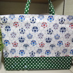 ★サッカーボール　緑水玉★ファスナーレッスンバッグ★ラミネート ハンドメイド