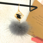 ミンクファーとブラックの大人可愛いピアス