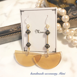 half moon 樹脂ピアス(シンプルブラック)