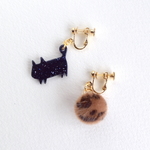 ラメ黒猫ファーボール 月のイヤリング＆ピアス
