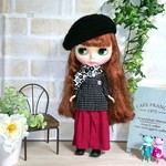 No.1061   黒チェックのトップスとボルドーのパンツ