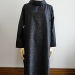 着物リメイク・黒地幾何学織大島紬ロールカラーOP/ポケット付
