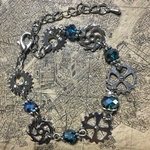 歯車とスワロフスキーのブレスレット