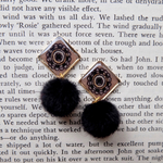 ⚫︎pompon earrings⚫︎BK