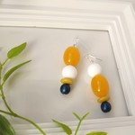 ホワイト×イエローおおぶりアシンメトリーピアス