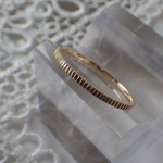 K18YG　縦線リング