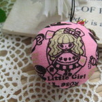 マカロンケースのストラップ　(不思議の国のアリス　ピンク)