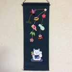 ちりめん細工・招き猫のタペストリー（左手）