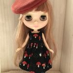 ブライス服／女の子らしいシルエットのシンプルワンピース（きのこ／ブラック)