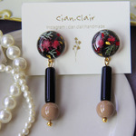 レッドなフラワーでブラックな気分　チタンポストピアス