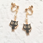 《♡16000記念500円均一SALE》目ヂカラ強いニャ♪（黒ねこ）【イヤリング or ピアス】