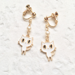 《♡16000記念500円均一SALE》目ヂカラ強いニャ♪（白ねこ）【イヤリング or ピアス】