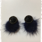 黒ビーズ刺繍ネイビーファーピアス イヤリング