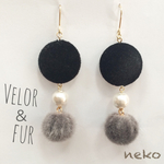 ベロア＆ファーボールピアス◇ブラック×グレー◇