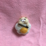 羊毛フェルト ハムスター 目玉焼き ブローチ