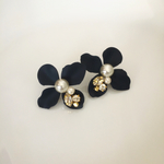 フラワーパールビジューピアス / イヤリング♡ネイビー