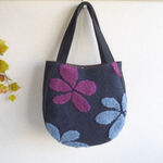 毎日使いのバッグ　ウール混のキュートな花刺繍のまるっこバッグ