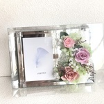 ピンク系薔薇のミラーフォトフレーム＊プリザーブドフラワー 母の日花ブリザードフラワー 結婚式誕生日プリザ薔薇プレゼント 誕生日バラギフト花器サプライズ 結婚祝い退職祝い卒業祝い リボン ヒューネラル