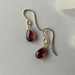 ガーネットのシンプルピアス〜14kgf〜