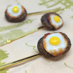 こんがり★目玉焼きのせハンバーグ ヘアピン