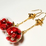 【再販】大人可愛い　ガラスドームフラワーピアス　（Red&パール❧）