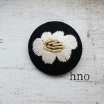 刺繍★クルミボタン★ヘアゴム