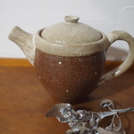 ［オーダー品］水玉模様のぽってりティーポット（白いフタ）1点・三角ごはん茶碗1点（アイボリー）