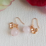 再販【天然石ローズクォーツ】ピンクすみれ　花ピアス　Pｰ６３０６　花　ピンク