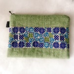 手刺繍 ウールリネンのペタンコポーチ（モスグリーン）
